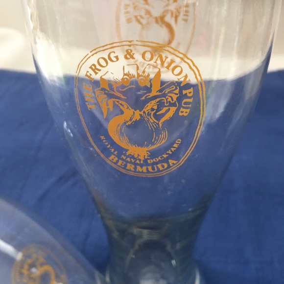Frog and onion pub glasses. Royal Navy Dockyard Bermuda 9” tall - Picture 3 of 4